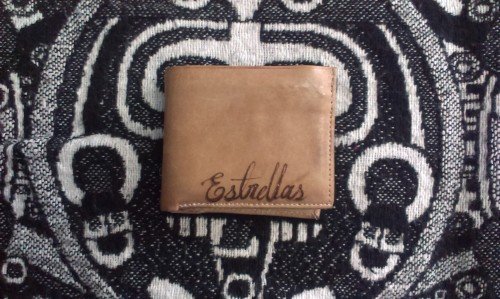 Wallet that says 'Estrellas'