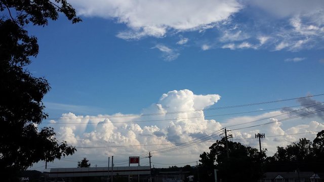 cloudsoutsidebk94b60.jpg