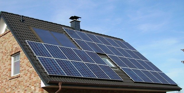 solar-panel-array-1591358_640c710b.jpg