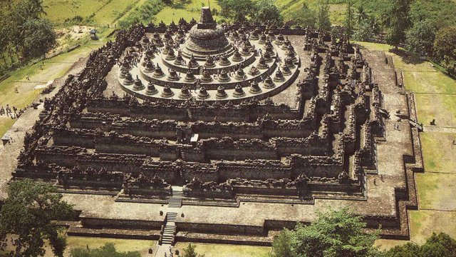 Borobudur-temple-view-from-top4182b.jpg