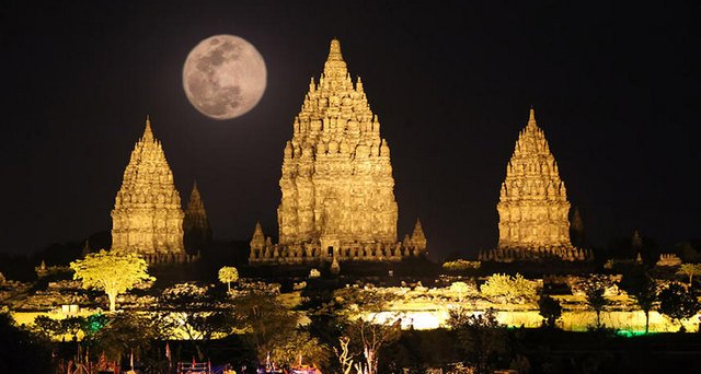 Full-moon-Prambanand1529.jpg