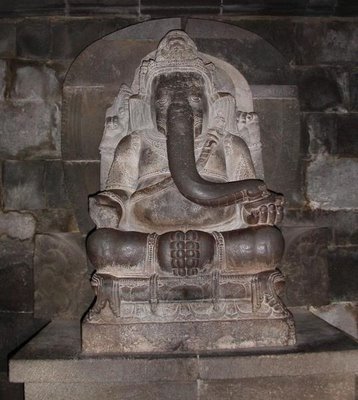 arca-ganesha-candi-prambanan5cd88.jpg