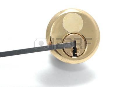 stm123rf15858634-picking-a-pin-tumbler-lock-with-a-tension-wrench89aeb.jpg