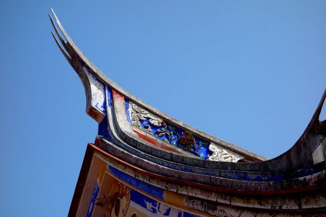 Swallow-tail roof at Zhang Family Temple in Taichung.