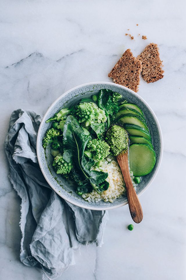 Very green vegetarian minestrone soup for a gentle spring cleanse #detox #soup #cleanse #minestrone | TheAwesomeGreen.com