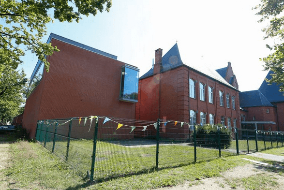Selam College Not Recognised By Minister Crevits