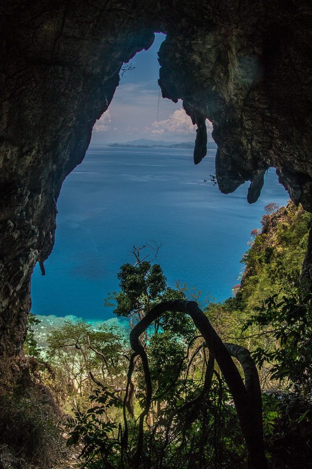 Isla Cueva Coron Hike