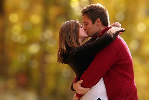 Couple Kissing Images