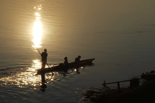 Zambizi river sunset.jpg