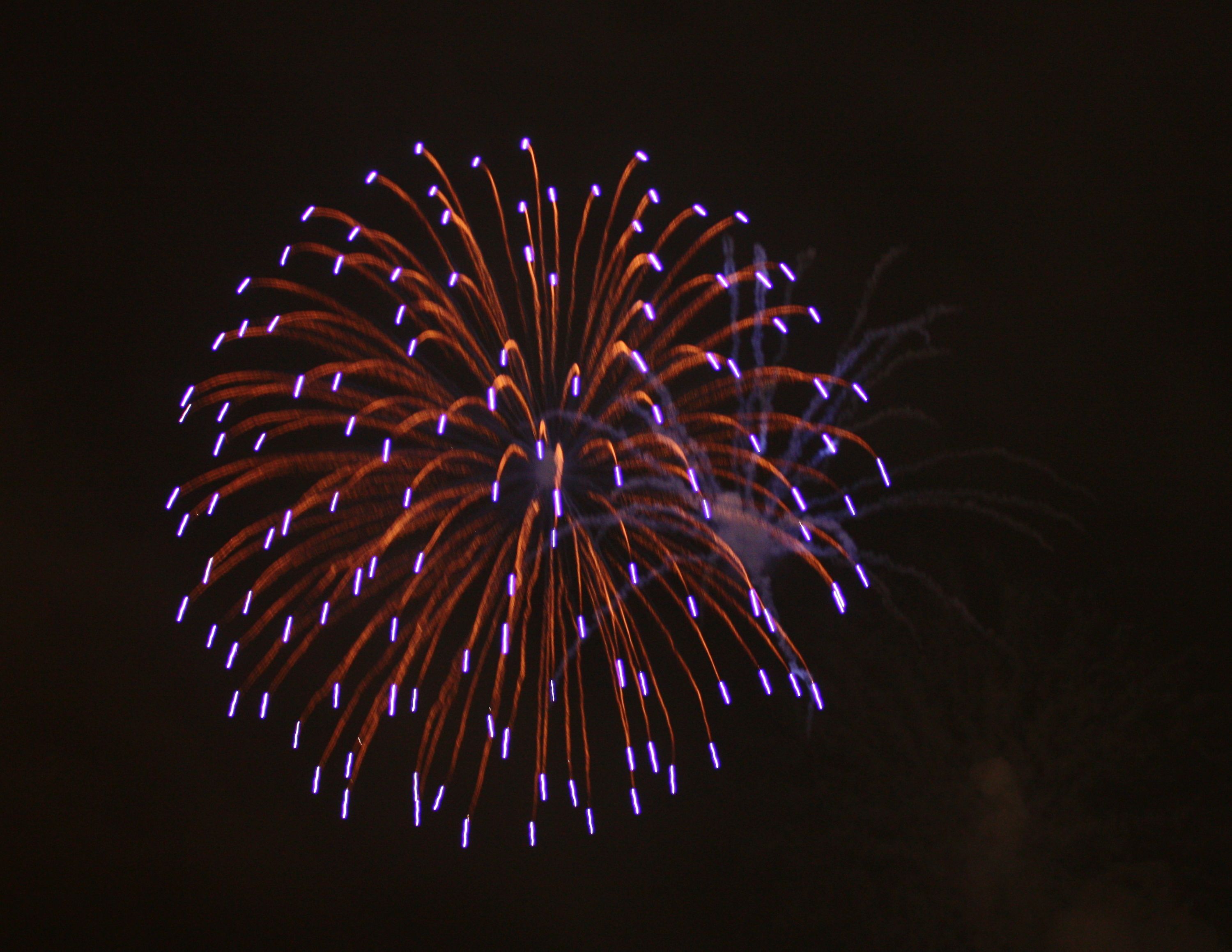 New_Years_Eve_fireworks_Oulu_20111231l.JPG