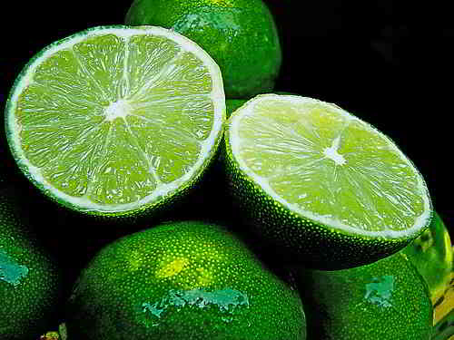 AGUA-CON-LIMÓN-PARA-BAJAR-DE-PESO-SALUDABLEMENTE-1.jpg