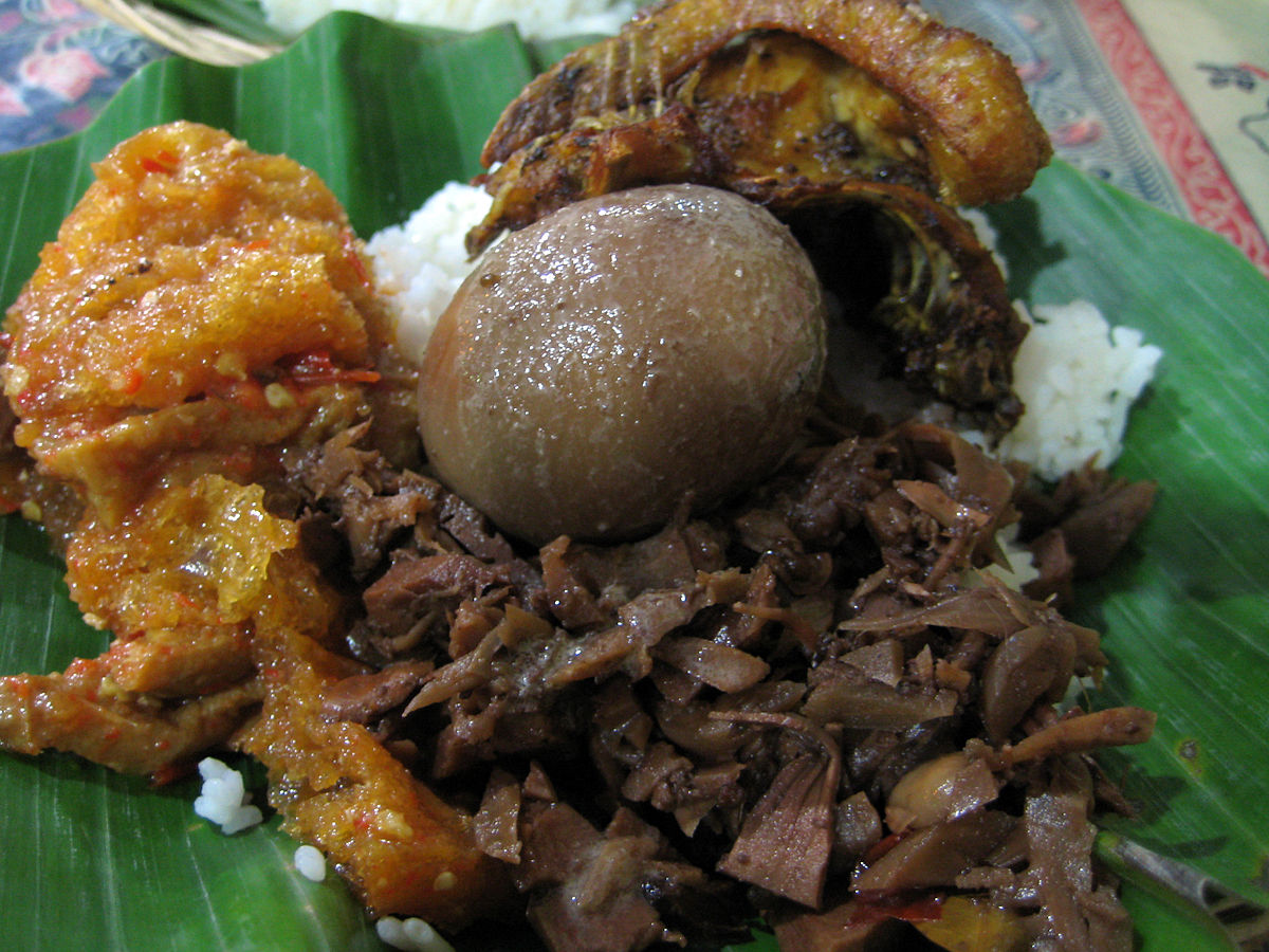 1200px-Nasi_Gudeg.jpg