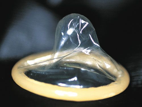 539fe17e6e461_-_cos-01-latex-condom-de.jpg