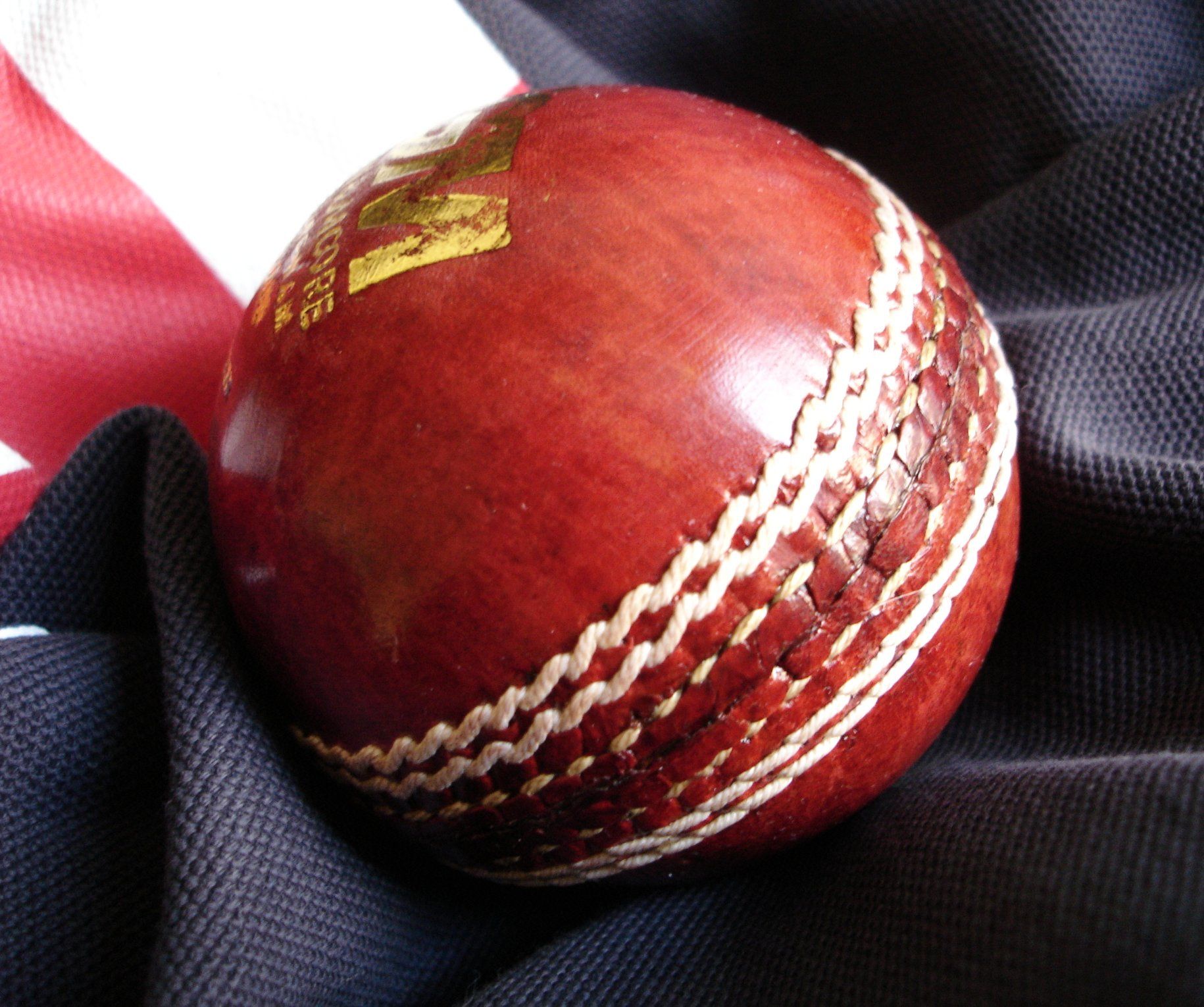 Cricket_ball_G&M.jpg