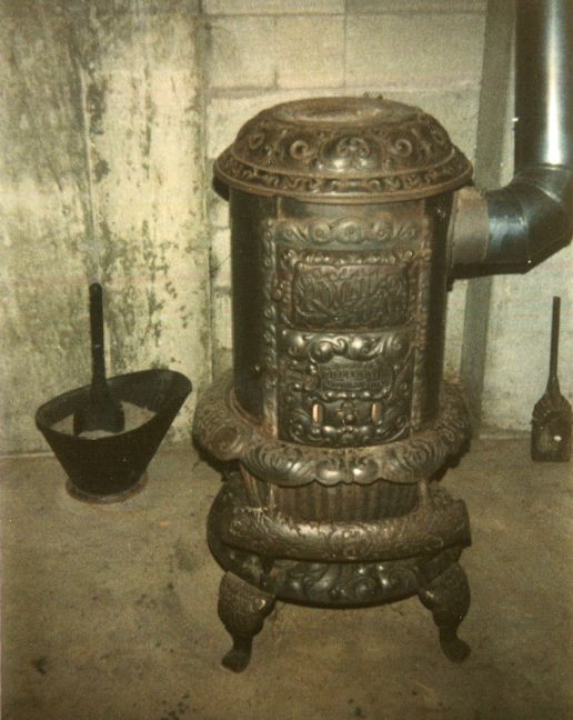 Round Oak stove Feb. 1986.jpg