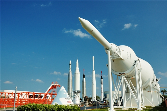 kennedy_space_center_visitor_complex.jpg