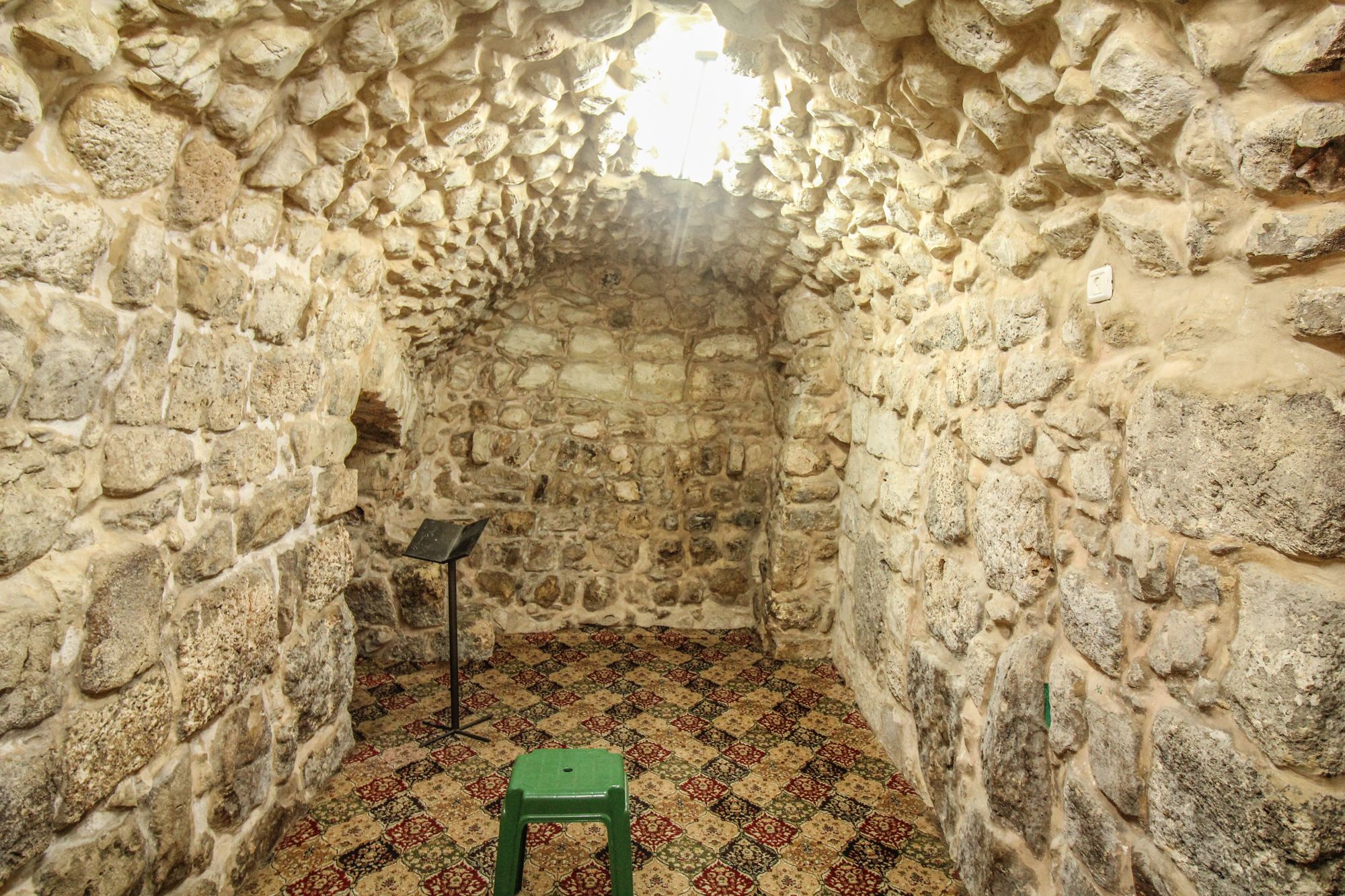 mosque-room-pray.jpg