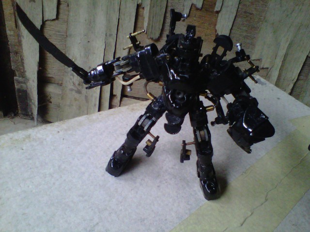 robot-iron-man-mengagumkan-dari-korek-api-gas-20-640x480.jpeg