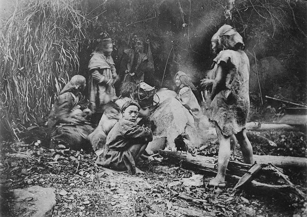 Aborigines_in_Taiwan_mountains_1918.jpg