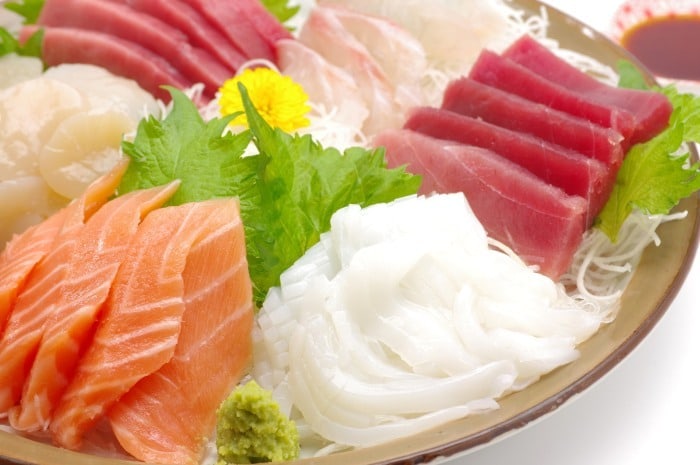 Sashimi-with-daikon-and-shiso.jpg