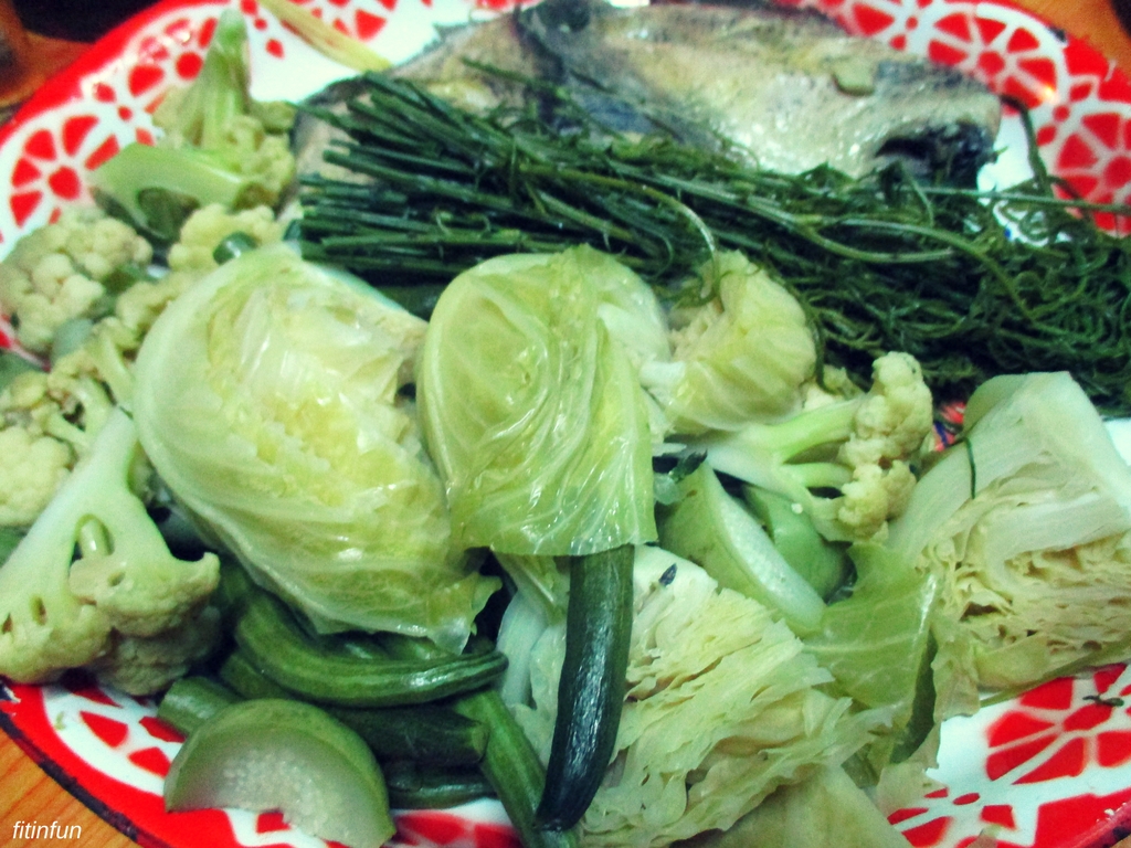 steamed vegetables and fish bangkok thailand fitinfun.jpg