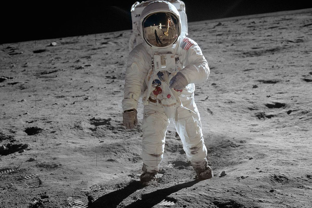 1018px-Aldrin_Apollo_11_original.0.0.jpg