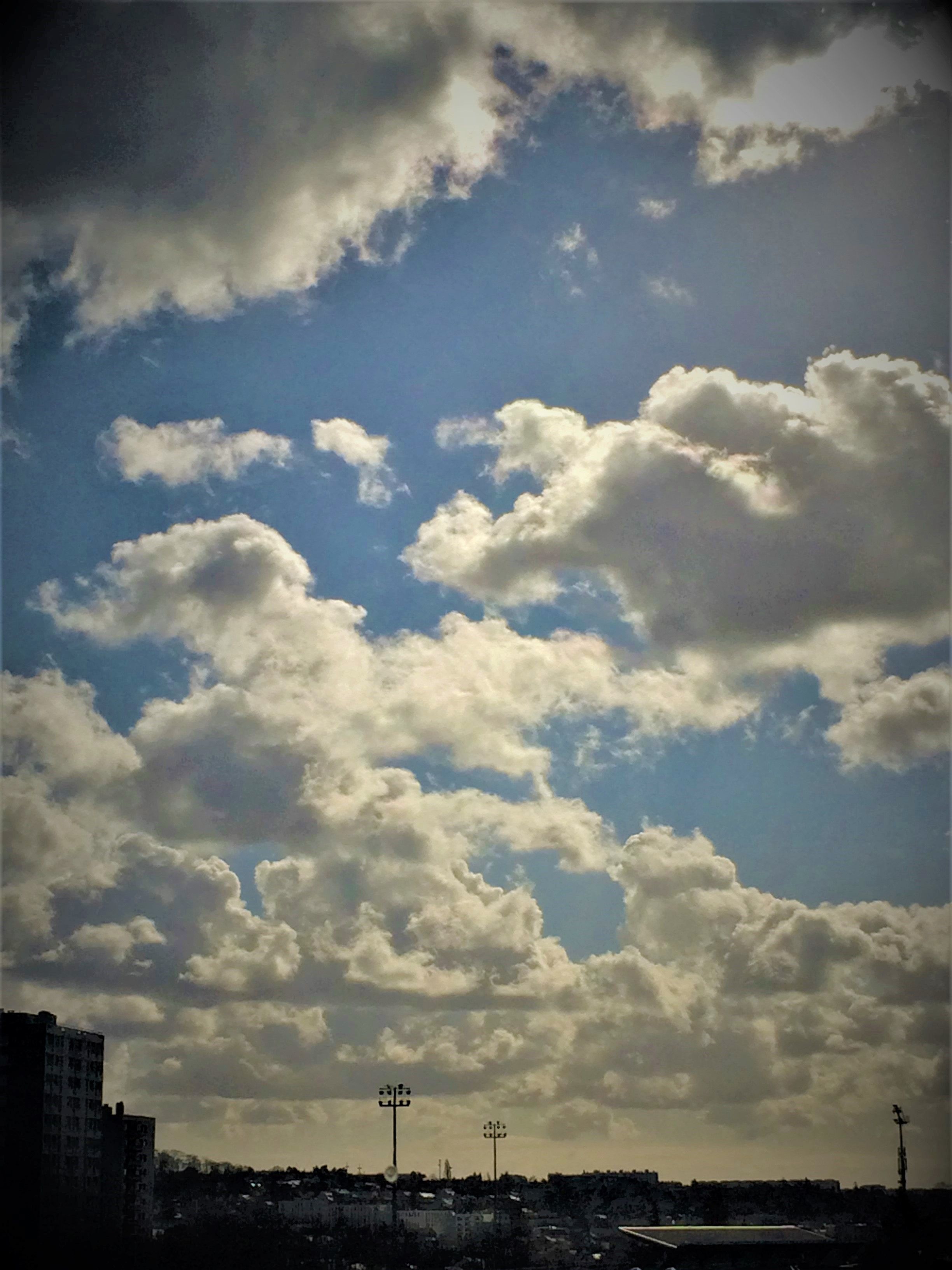 Cloud & Sund by Window 1 v2.JPG