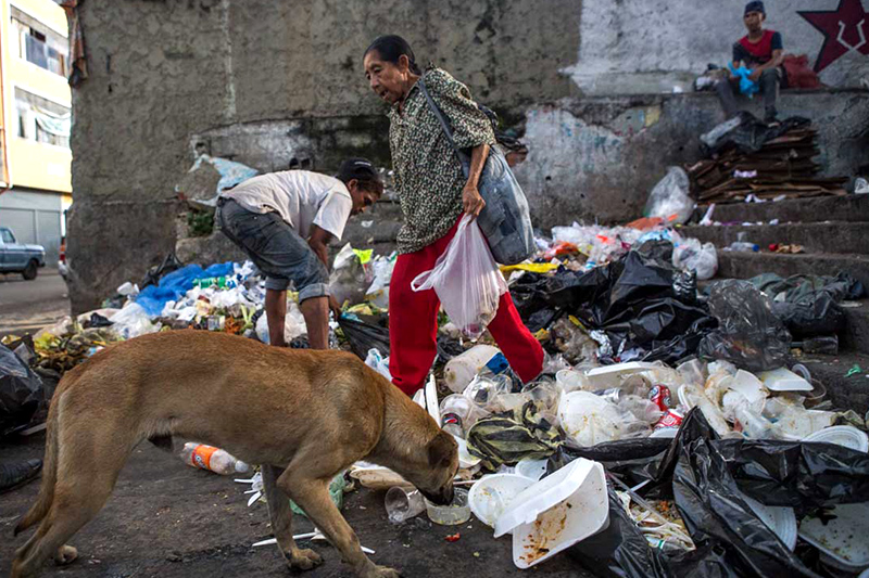 venezolanos-comen-basura-desperdicios-basurero-hambre-socialismo-5.jpg