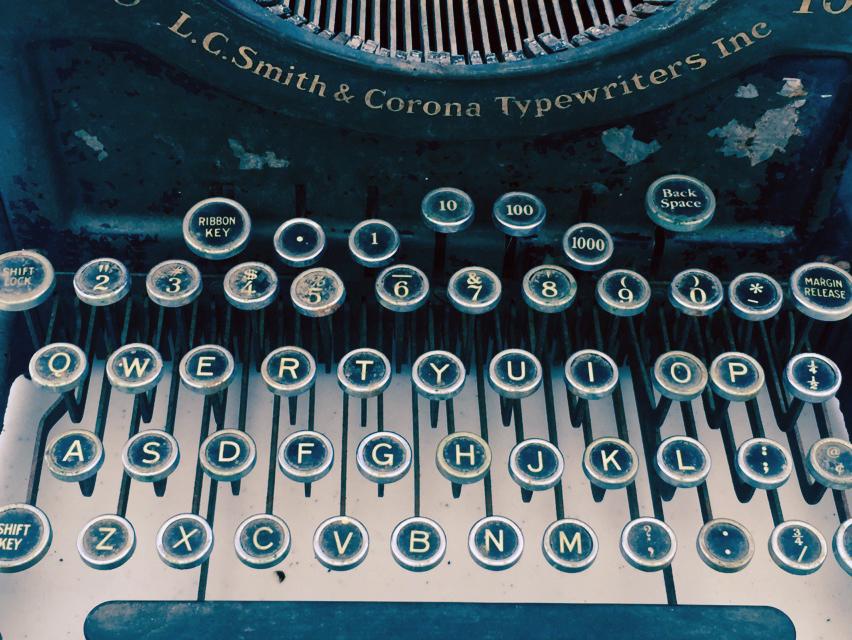 Antique Typewriter (with lettering).jpg