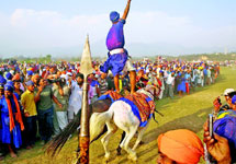 hola_mohalla_festival_3.jpg