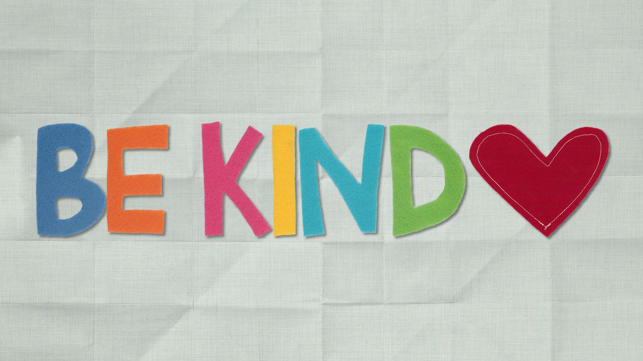 Be kind. Картинка be kind. Надпись kind. Be kind реклама.