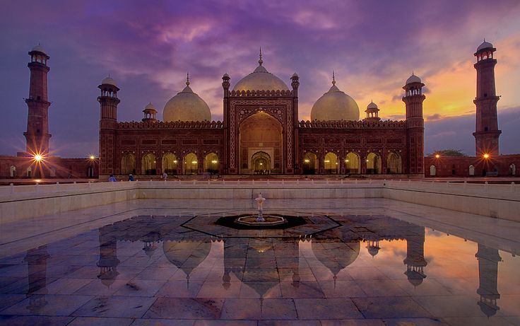 Badshahi-Mosque-e1435231914799.jpg