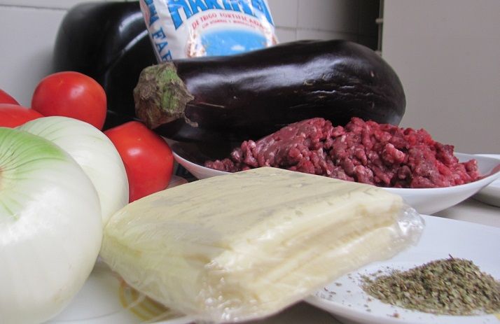 1- Ingredientes-Berenjena-Carne de res Molida- Tomates- Cebolla-Queso-Orégano- Ajo.JPG