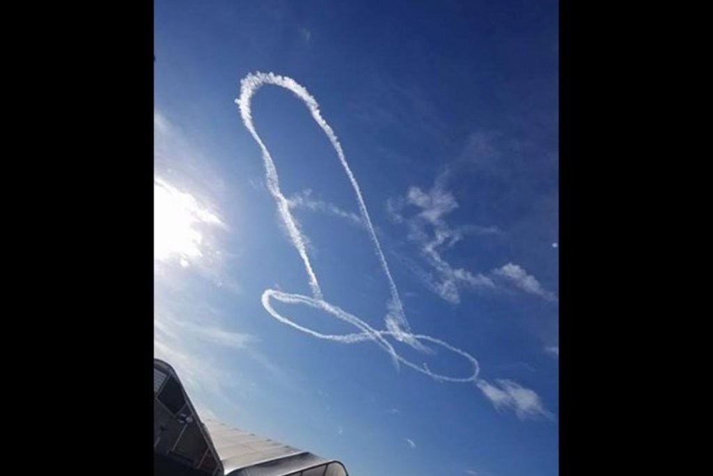 Navy-Penis-Skywritting.jpg