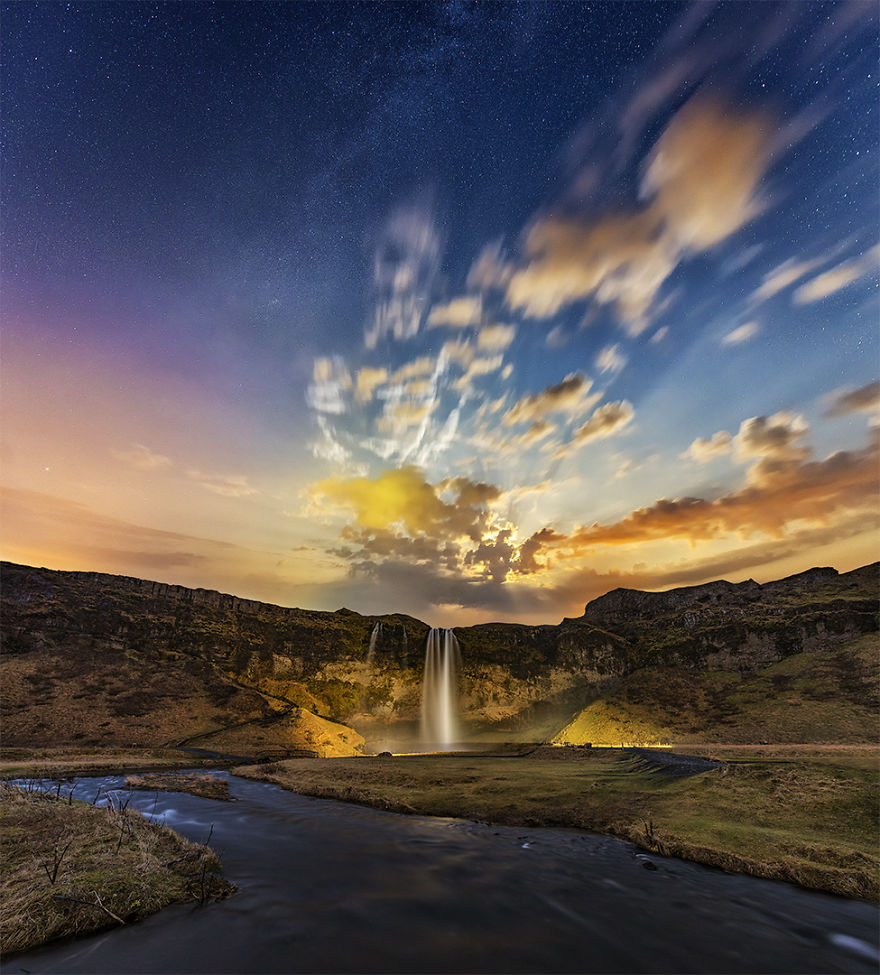 Seljalandsfoss by Night.jpg