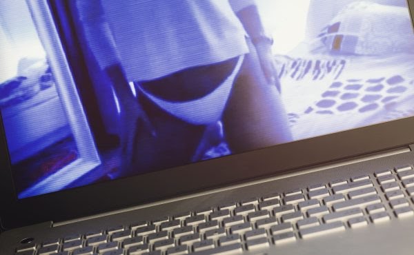 camgirl1-600x370.jpg