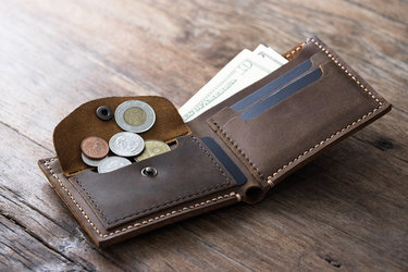 rsz_1rsz_coin-wallet-personalized-leather-mens-coin-pocket-wallet.jpg