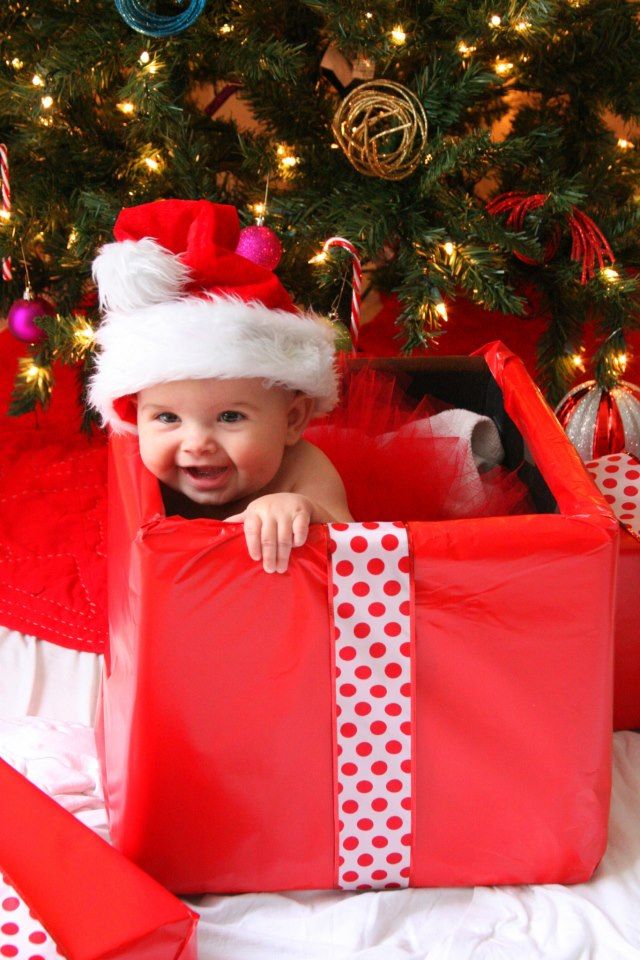 b1feca639b008e6a910dcab4ae4234b1--baby-christmas-pictures-babies-first-christmas.jpg