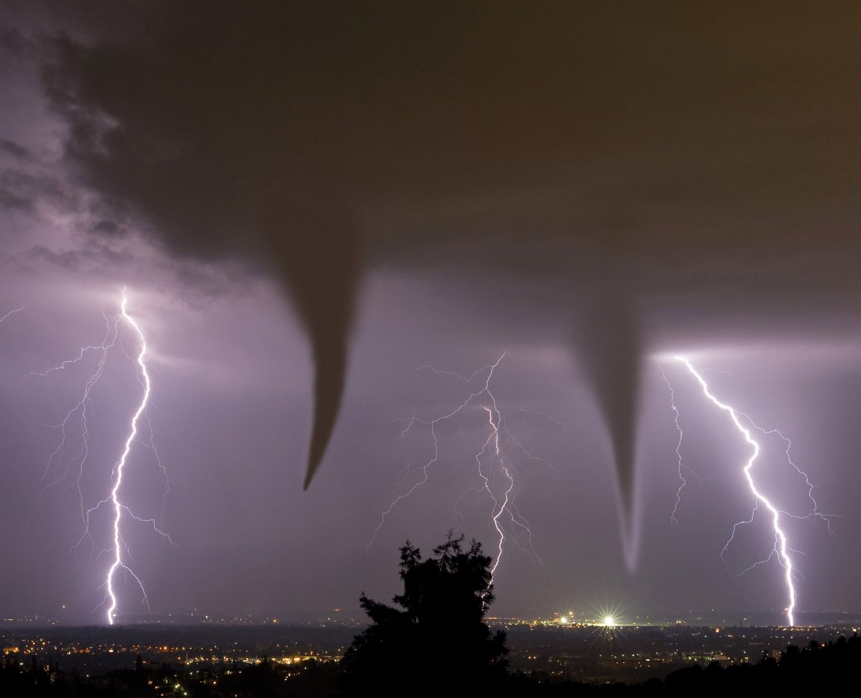tornadoes-forming.jpg