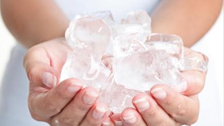 8-hot-health-benefits-of-ice-cold-water-136392824766810401-140821164711.jpg