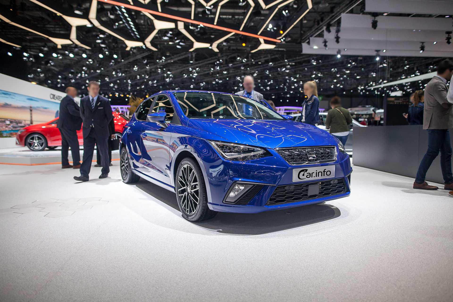 seat-ibiza-5-door-front-side-geneva-motor-show-2017-2-343529.jpg