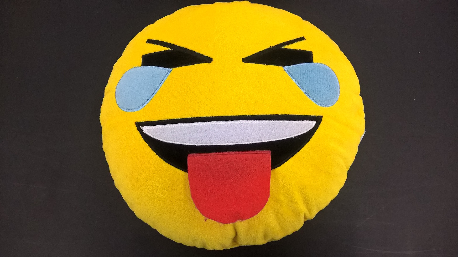 emoticon-2553674_1920.jpg