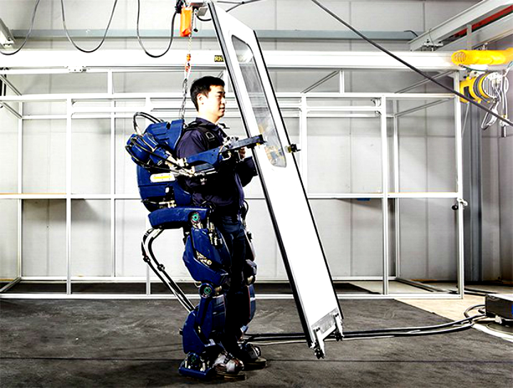 Hyundai_Exoskeleton_live demo_720.jpg