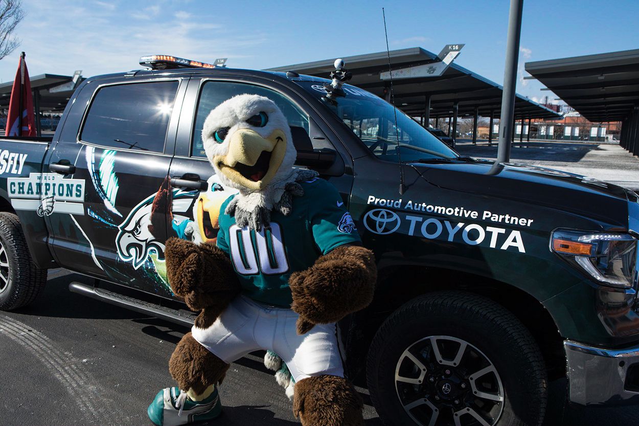 toyota-tundra-eagles-parade-2.jpg