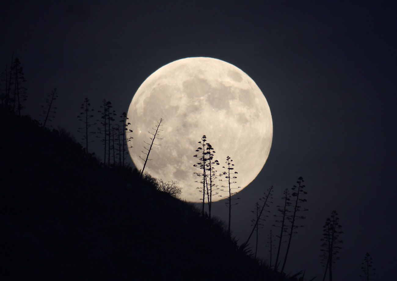 Lycabettus moonrise.jpg
