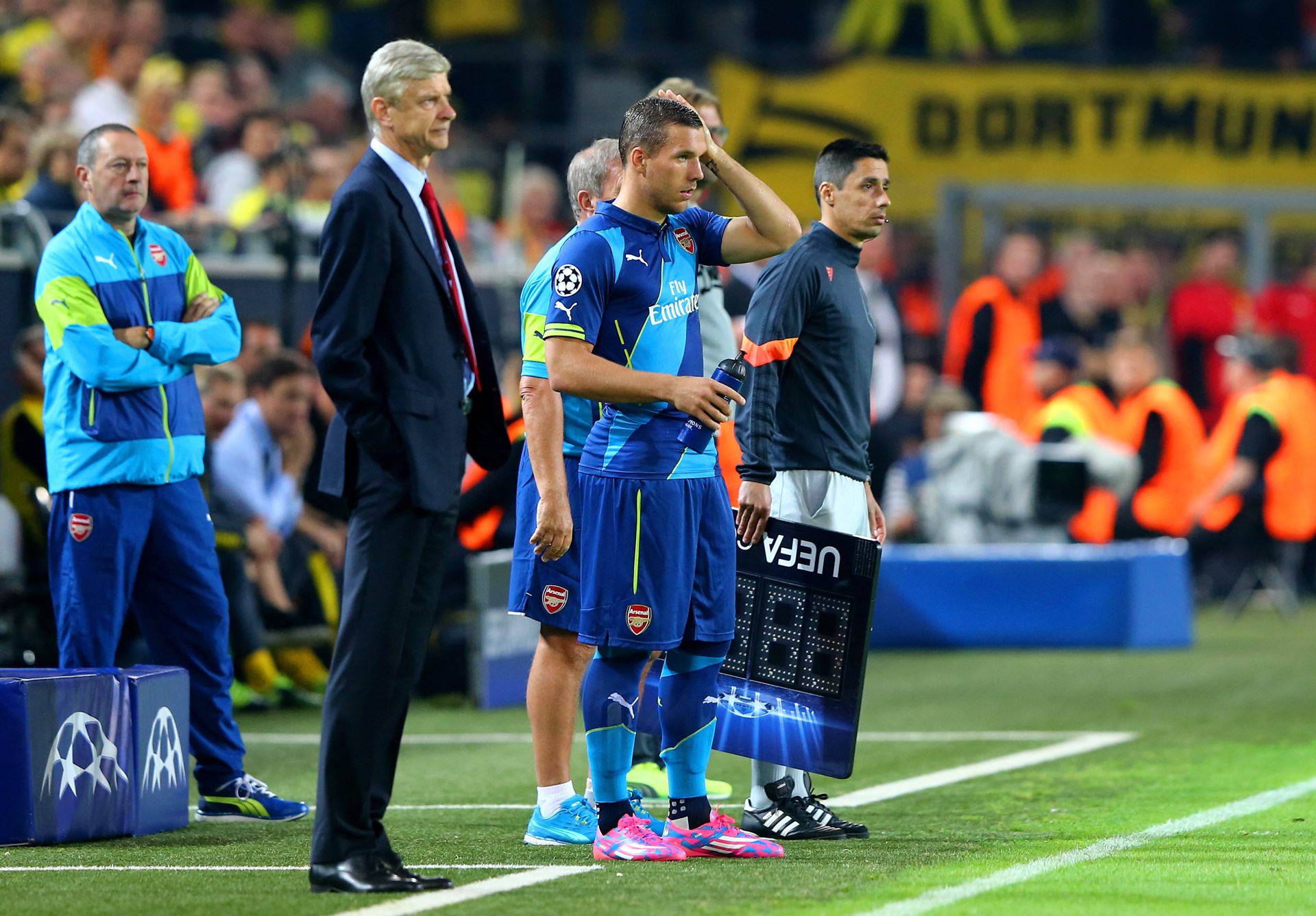 wenger-podolski-borussia-dortmund-arsenal-fc-uefa-champions-leagueb_1knkzbefjsvki1msvf60v2aic3.jpg