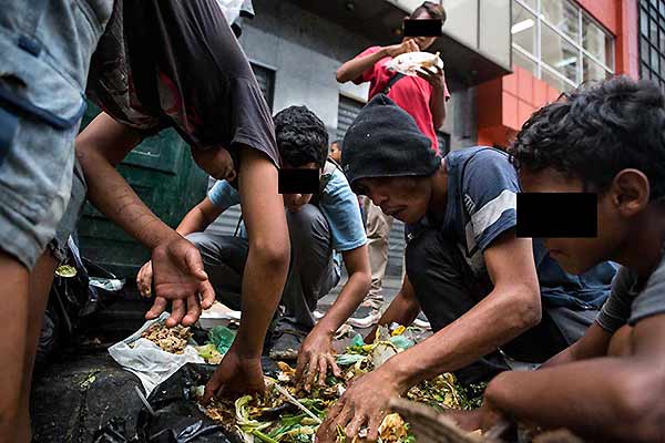 venezolanos-comen-basura-desperdicios-basurero-hambre-socialismo-11.jpg