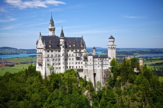 neuschwanstein-532850_640.jpg