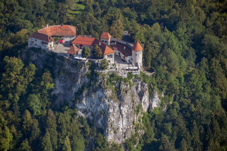 Bled-castle-the-oldest-castle-in-Slovenia.jpg