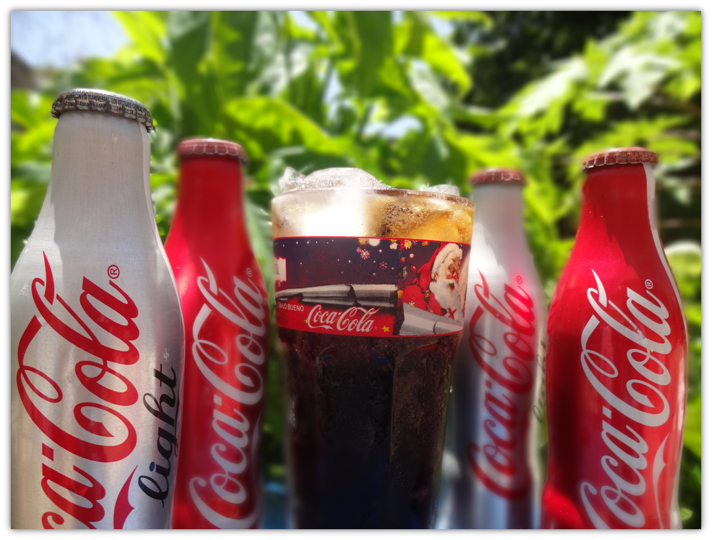 Продукты coca cola. Кока кола вода. Кока кола и еда. Русская Кока кола. Кока кола разные вкусы.